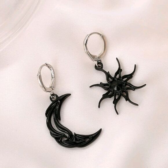 Style Earring  - Picture 1 of 5